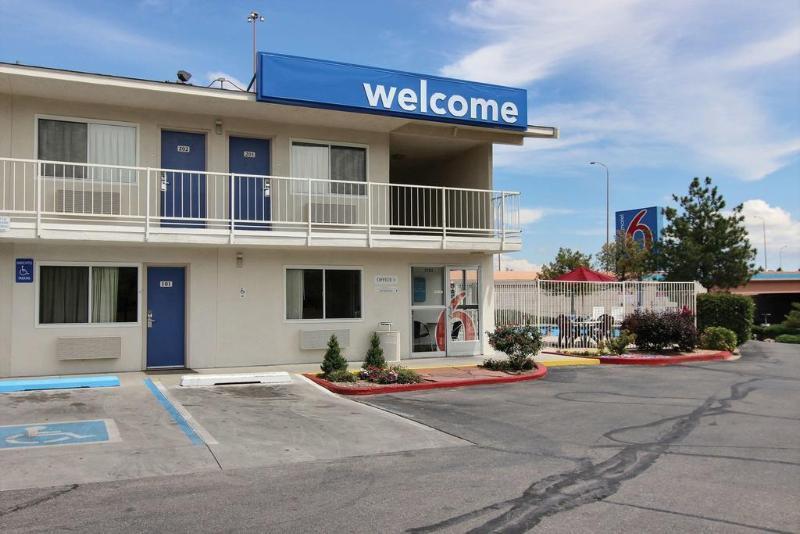 Hotel Super 8 Albuquerque/Midtown Zewnętrze zdjęcie
